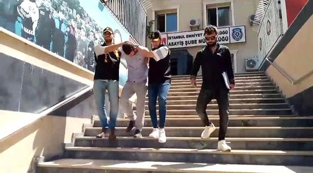Annesinin kıyafetleriyle kadın kılığına girip banka soydu Annesinin kıyafetleriyle kadın kılığına girip banka soydu