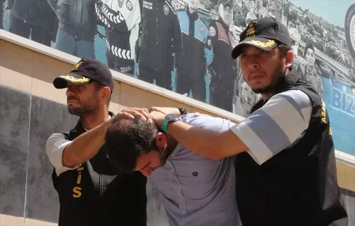 Bahçelievler'de Kadın Kıyafetleriyle Banka Soygunu