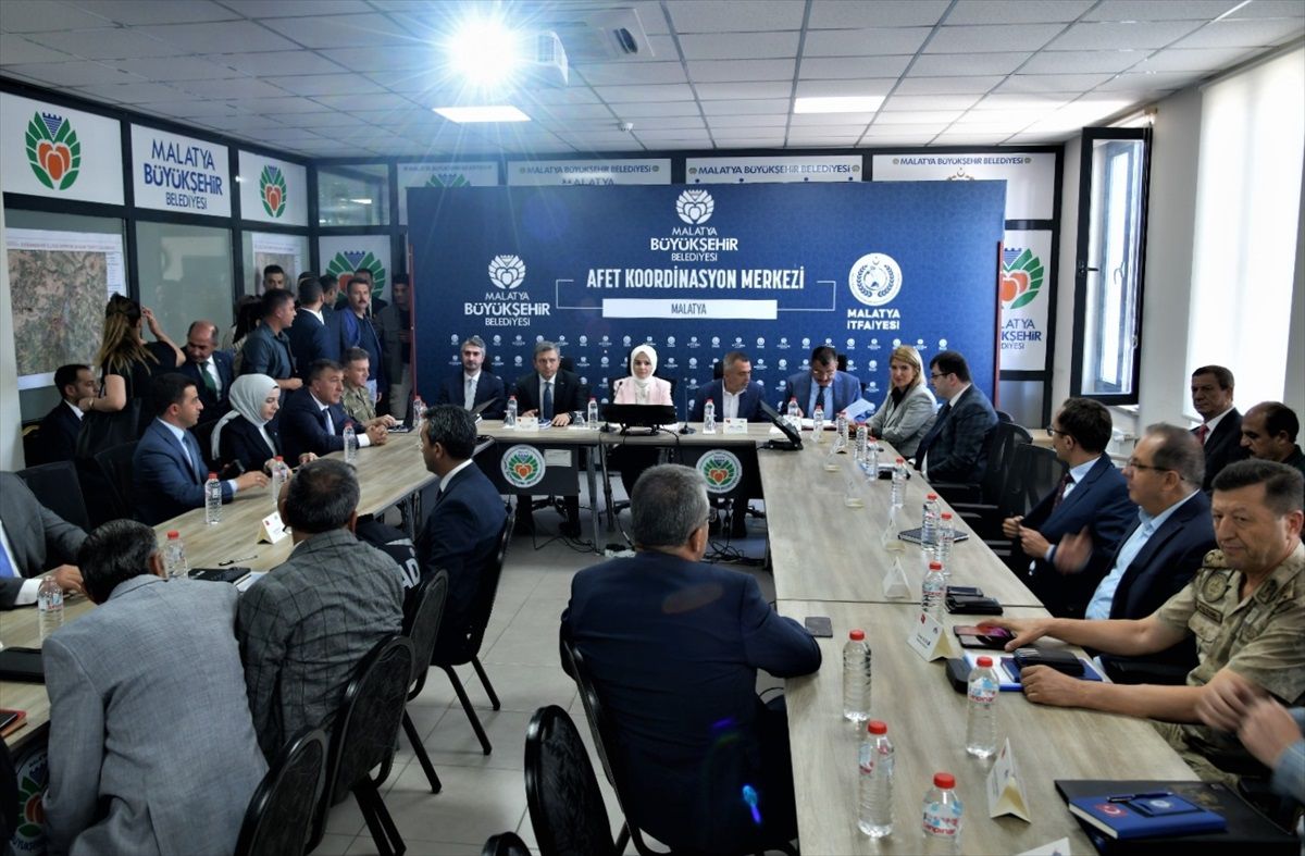 Aile ve Sosyal Hizmetler Bakanı Malatya\'da deprem toplantısına katıldı