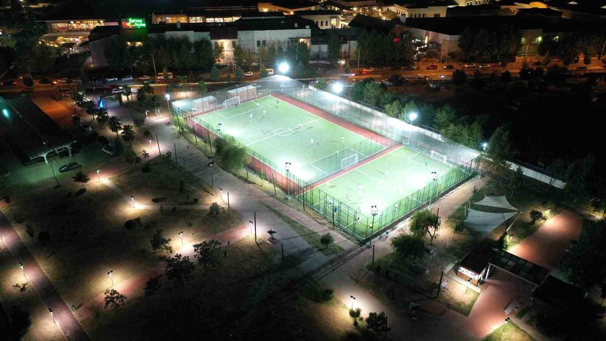 Aydın Büyükşehir Belediyesi, Zübeyde Hanım Parkı ile futbol severlere yeni bir alan sunuyor