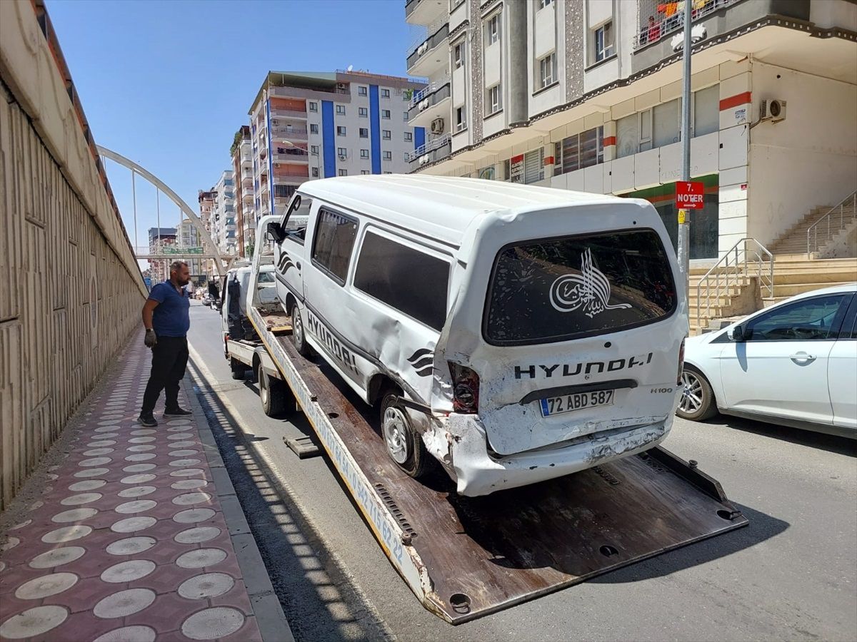 Batman\'da 4 aracın karıştığı trafik kazasında 1 kişi yaralandı