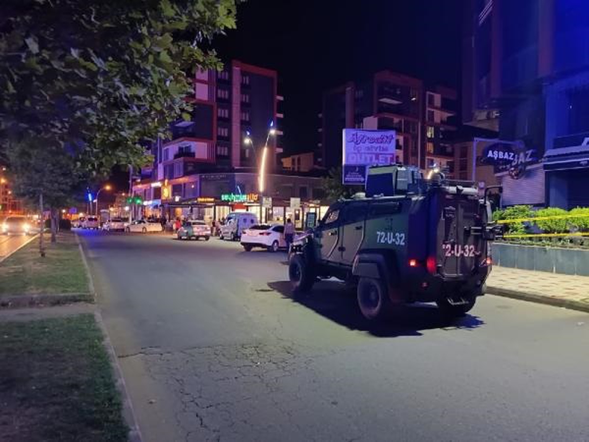Batman\'da Tatlıcı Dükkanı Önünde Silahlı Kavga: 1 Yaralı