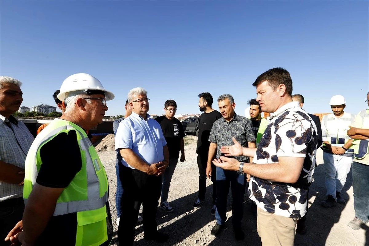 Aksaray Belediye Başkanı, yeni hizmet binasının inşaatını inceledi