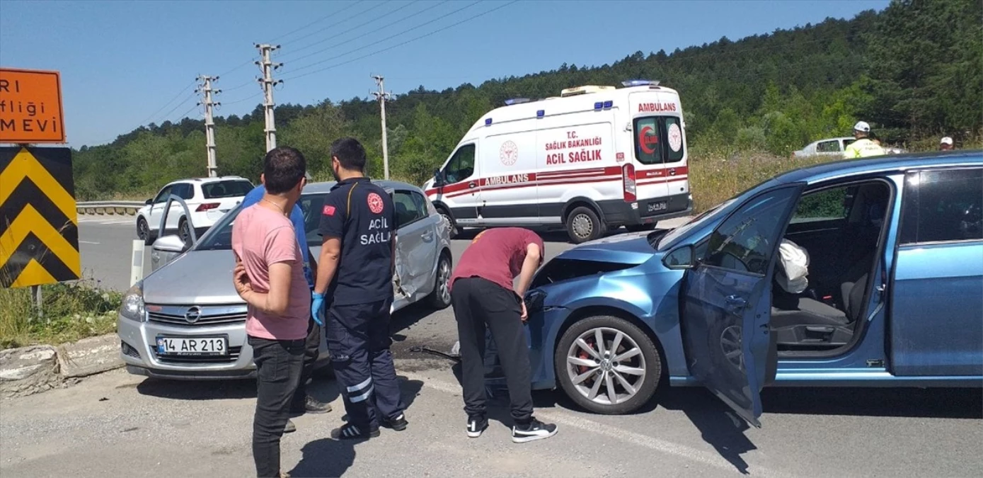 Bolu\'da Otomobil Çarpışması: 2 Kişi Yaralandı