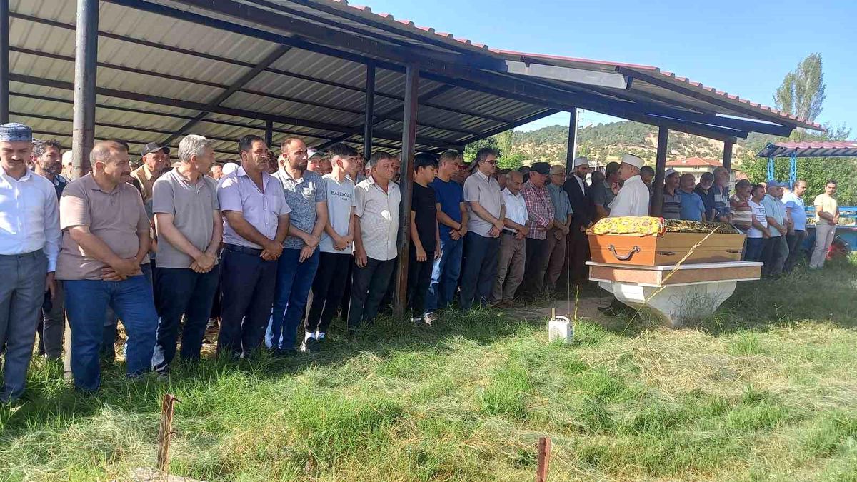 Hakkari\'de düşüp kaybolan Hakime Koç\'un cenazesi toprağa verildi