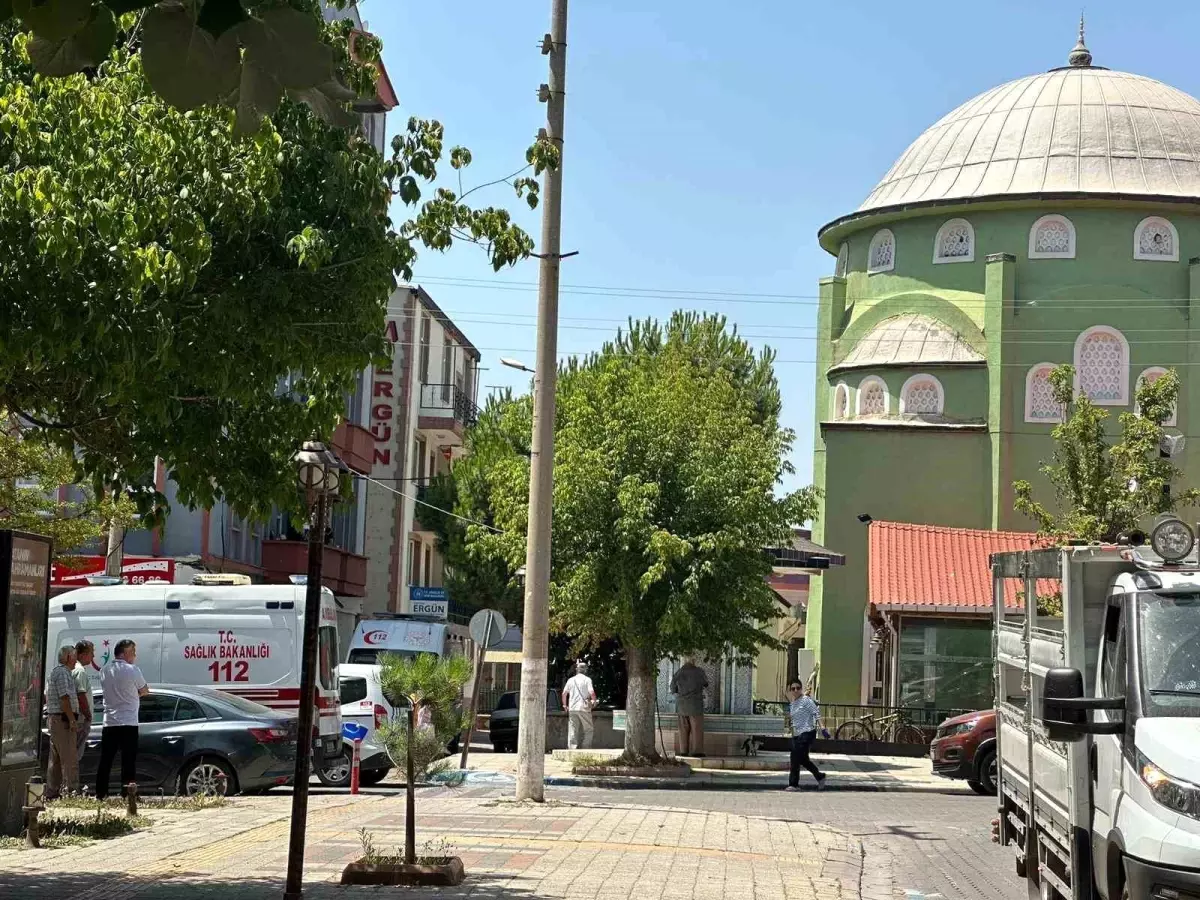 Çanakkale\'de Şizofreni Hastası Polis Memurunu Yaraladı