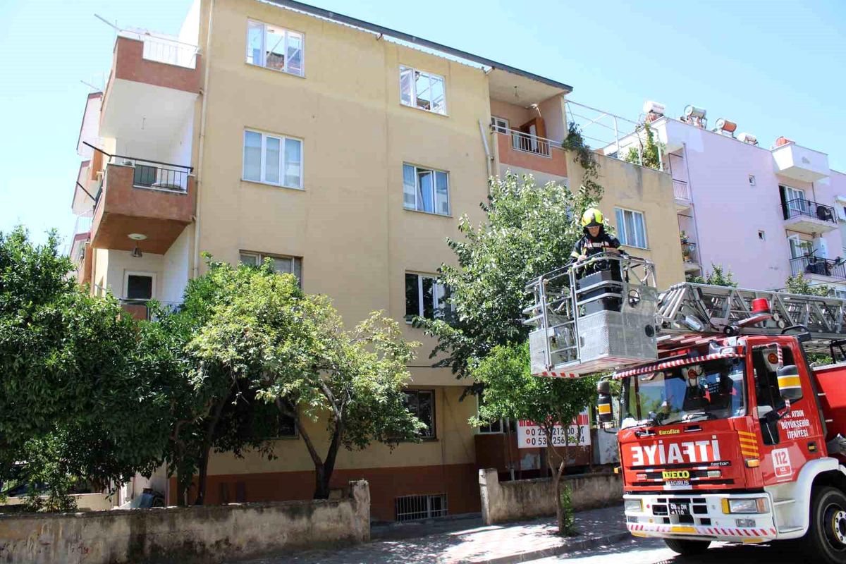 Aydın\'da Tadilat Halindeki Evde Yangın