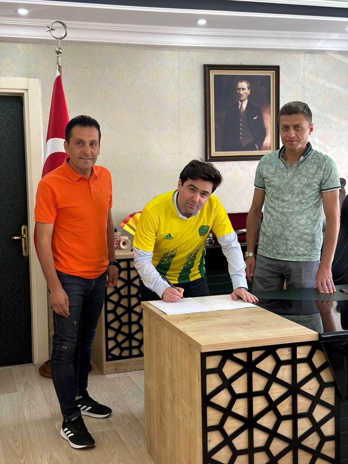 Çorum İskilip Kaymakamı Belediye İskilipspor\'a transfer oldu