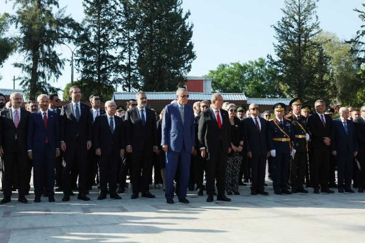 Cumhurbaşkanı Erdoğan, Lefkoşa Atatürk Anıtı\'nı ziyaret etti