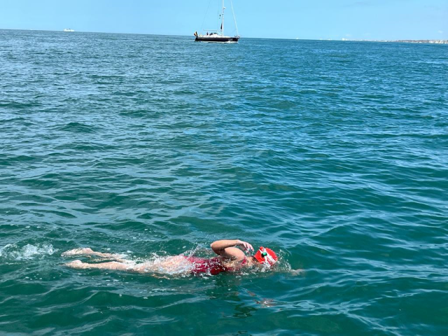 Deniz Kayadelen, Manş Denizi'ni yüzerek geçen 5. Türk kadını oldu