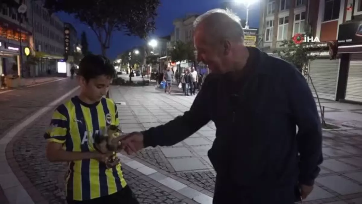 Emir ile yavru ördeğin dostluğu görenleri hayrete düşürüyor