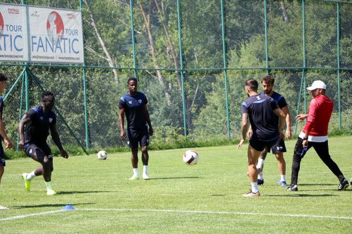 Bandırmaspor Teknik Direktörü Ersan Parlatan: \'Fiziksel ve taktiksel çalışmalarımızı yapıyoruz\'
