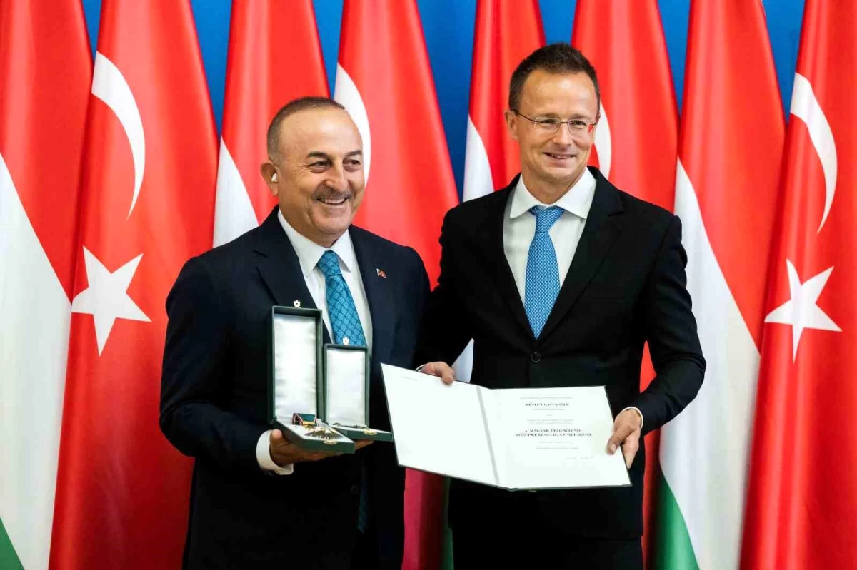 Mevlüt Çavuşoğlu\'na Macaristan Liyakat Nişanı takdim edildi