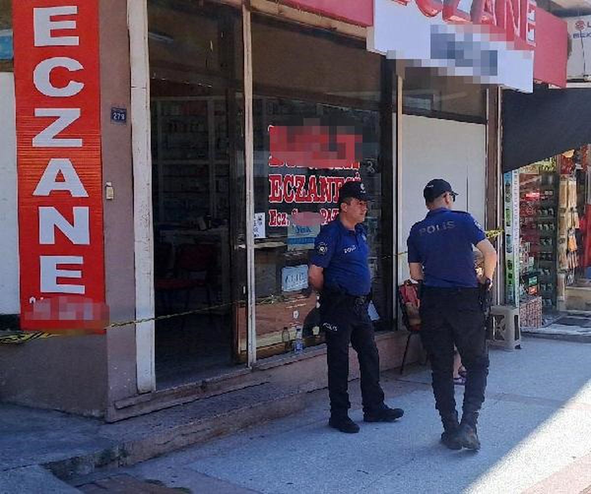 Eski Sevgili, Eczanede Kadını Dizinden Vurdu