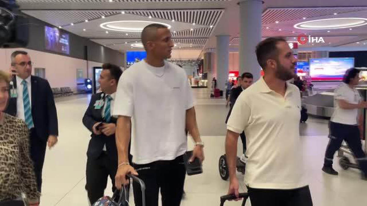 Fenerbahçe\'nin anlaşmaya vardığı Rodrigo Becao, İstanbul\'da