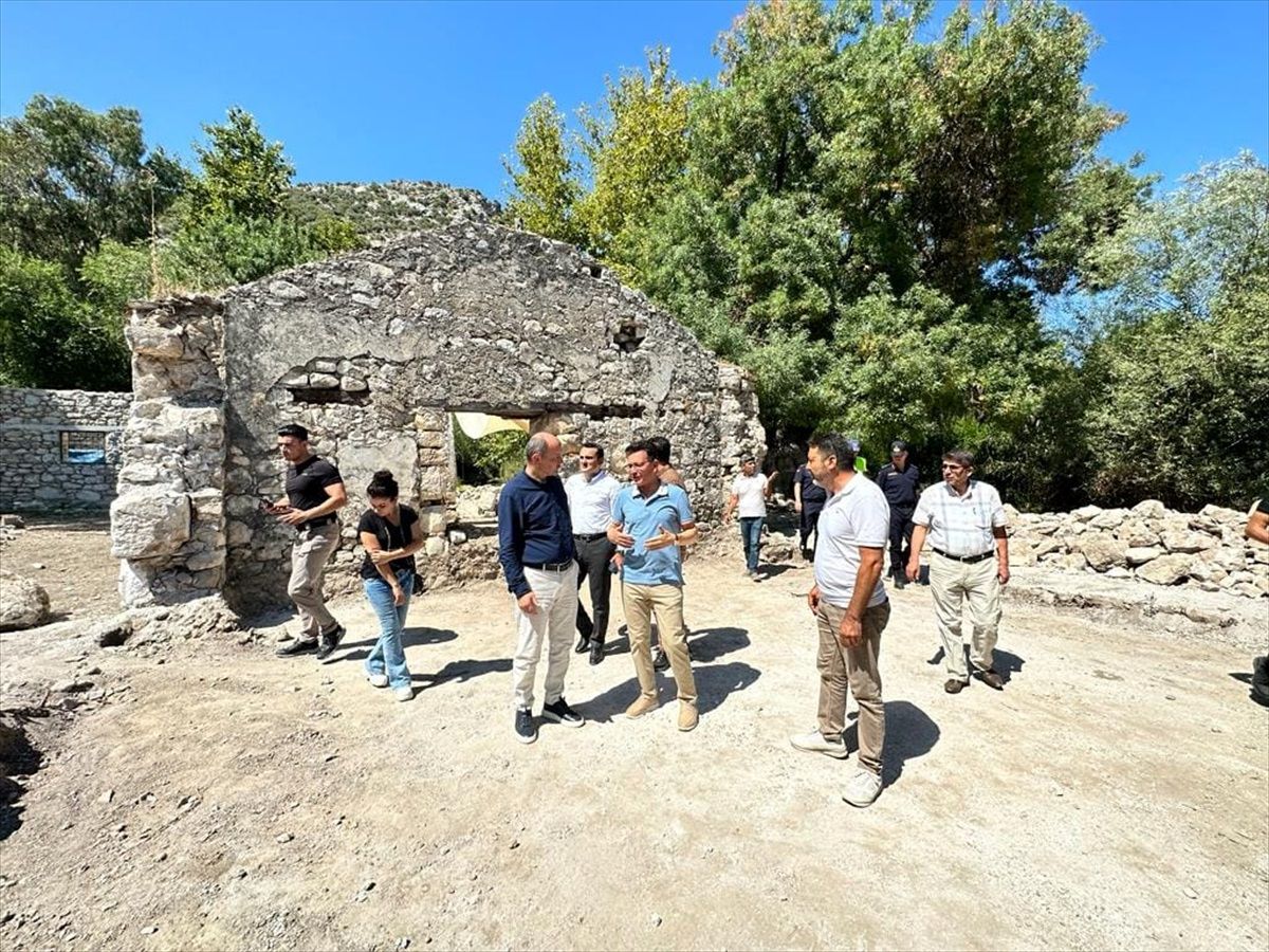 Finike\'deki Kafi Baba Türbesi Restorasyon Çalışmaları Başlatıldı