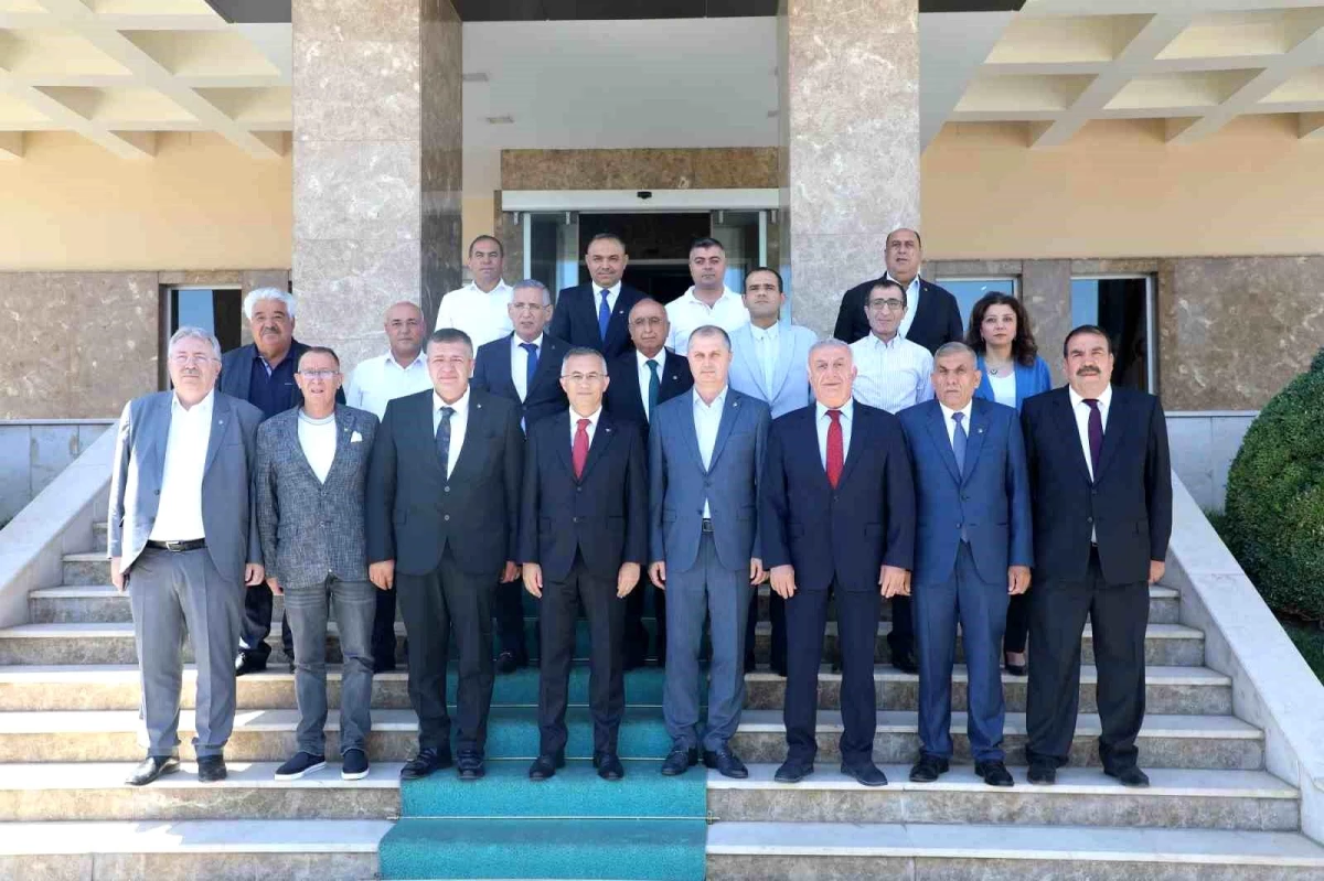 Gaziantep Ticaret Borsası Yönetimi Vali Çeber\'i ziyaret etti