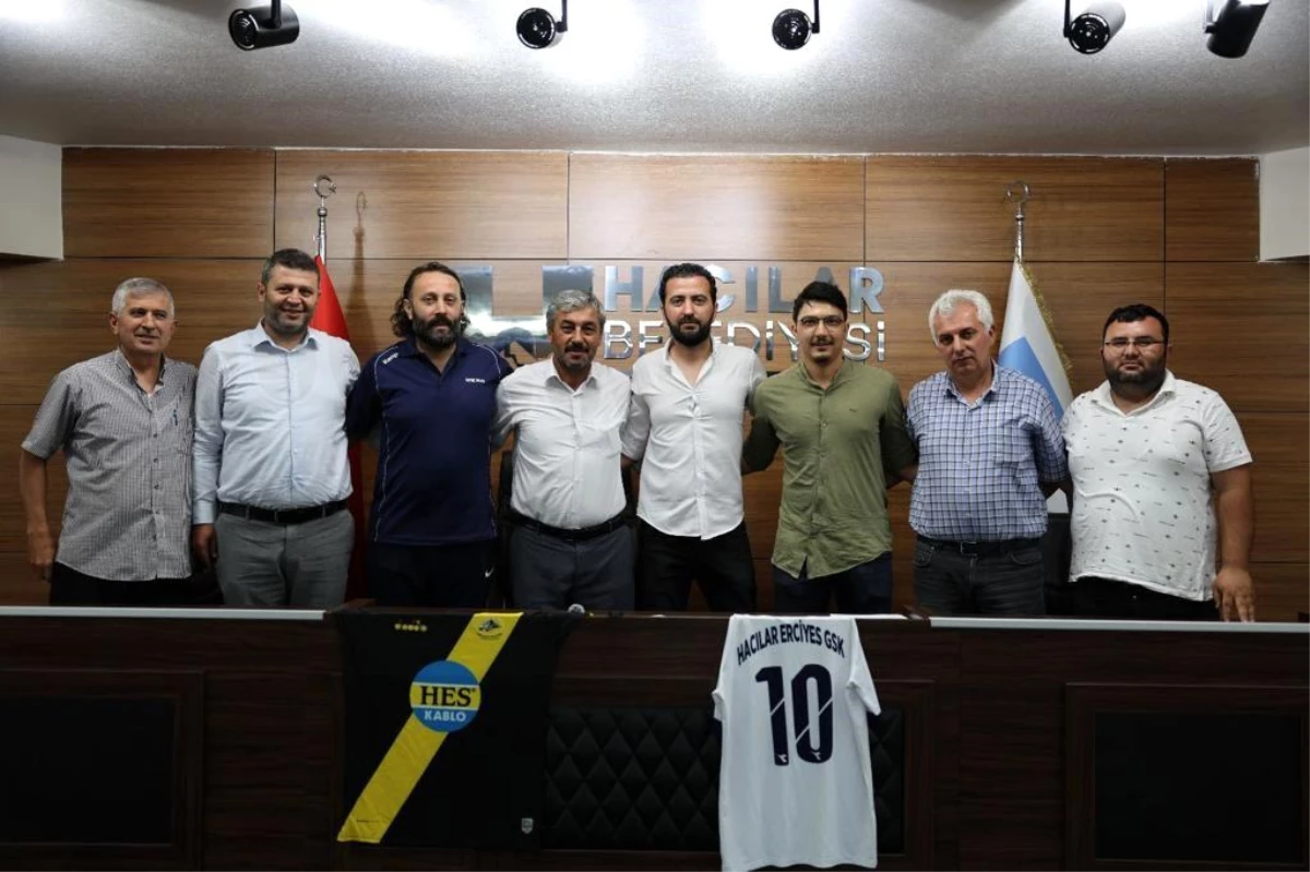 Hacılar Erciyesspor, Teknik Direktör Emin Altındağ ile anlaştı ve 10 futbolcuyla yeni sözleşme imzaladı