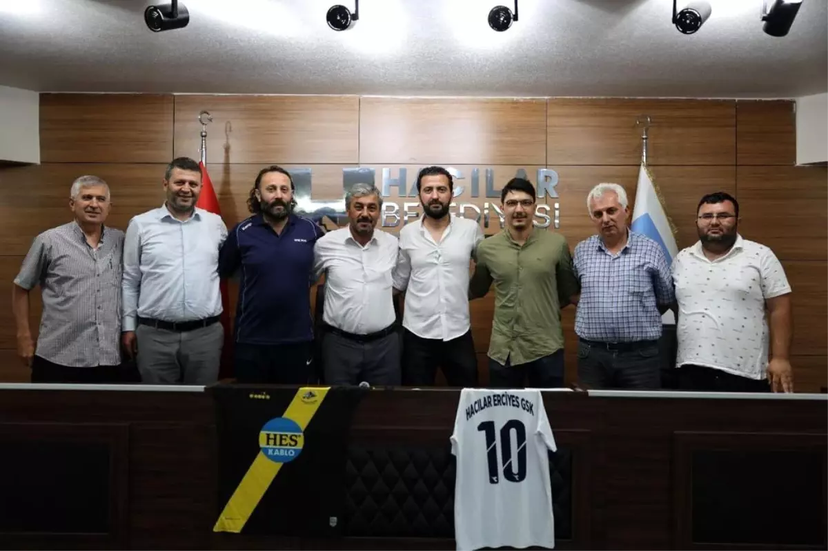 Hacılar Erciyesspor, Teknik Direktör Emin Altındağ ile anlaştı ve 10 futbolcuyla yeni sözleşme imzaladı