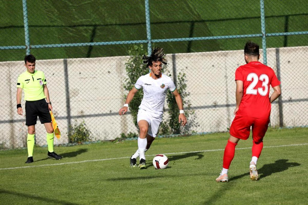 Corendon Alanyaspor, Erzurum Kampı\'ndaki hazırlık maçında Antalyaspor\'a mağlup oldu