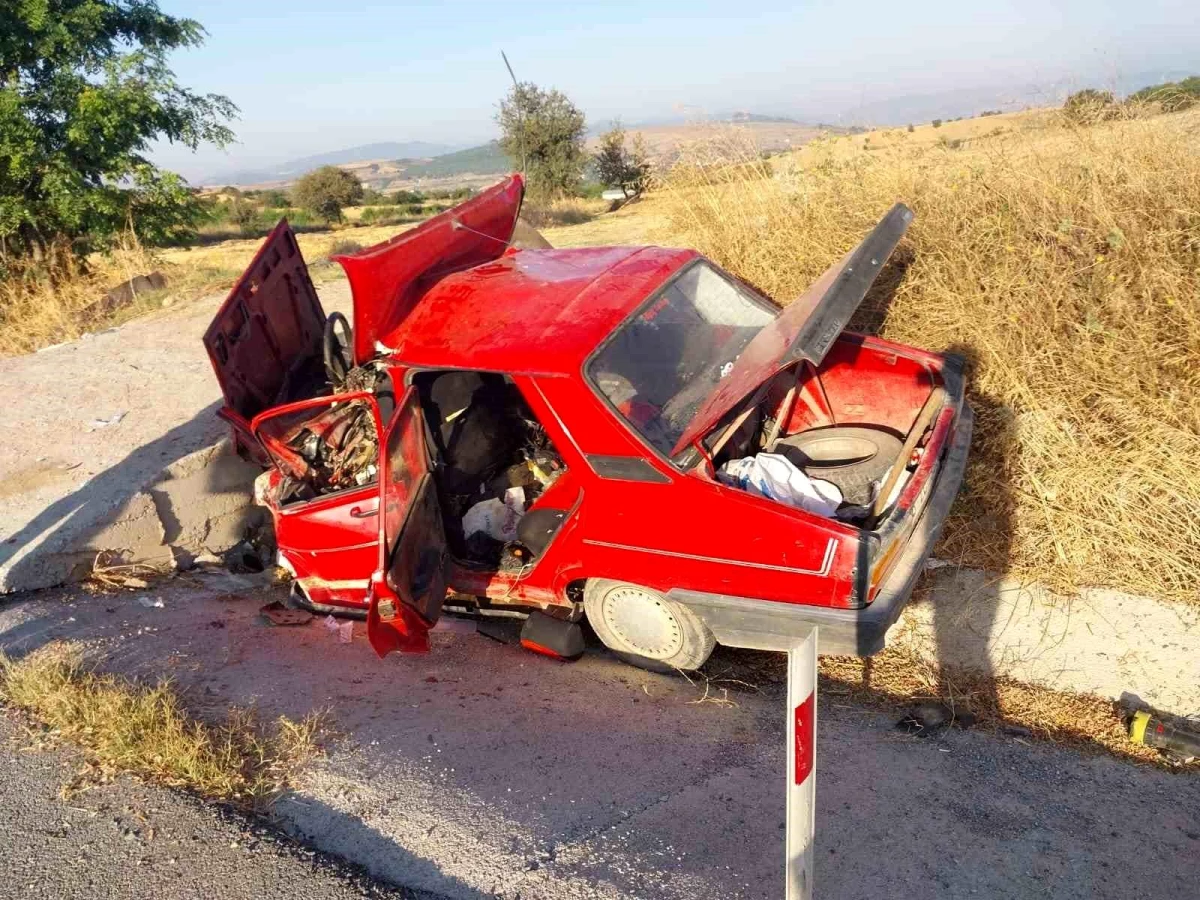 Balıkesir\'de su kanalına çarpan otomobilde 2 kişi hayatını kaybetti