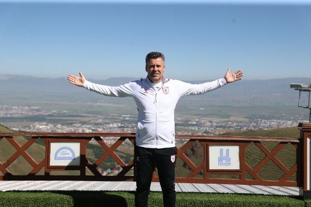 Samsunspor Teknik Direktörü Hüseyin Eroğlu: Orta saha ve forvete takviye yapmamız gerekiyor