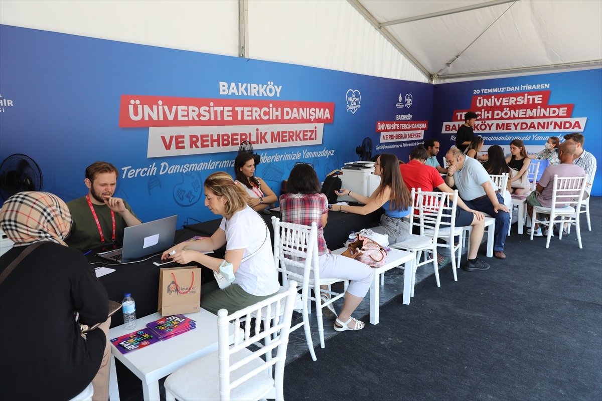 İBB, YKS\'ye giren öğrencilere tercih danışmanlık hizmeti sunuyor