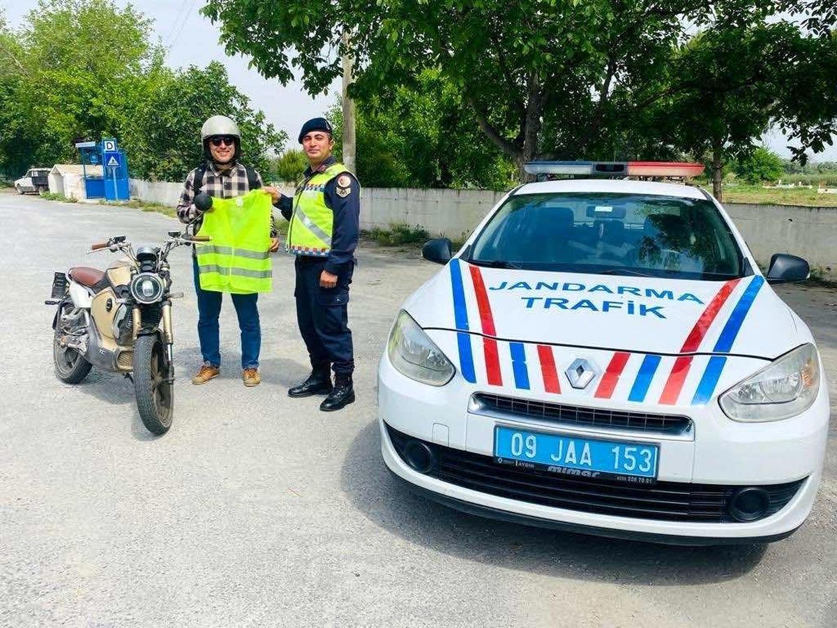 Aydın\'da Jandarma, Motosiklet Hırsızlıkları ve Güvenli Sürüş Hakkında Vatandaşları Bilgilendirdi
