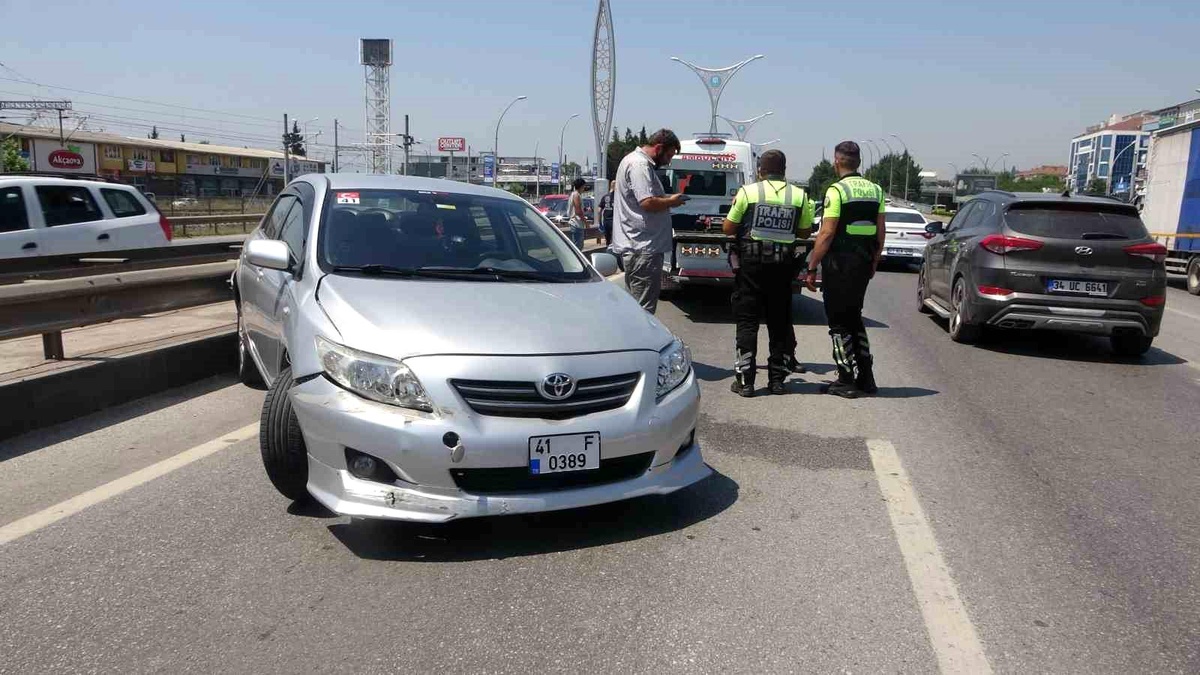 Kamyon, kör noktasında kalan otomobile çarptı