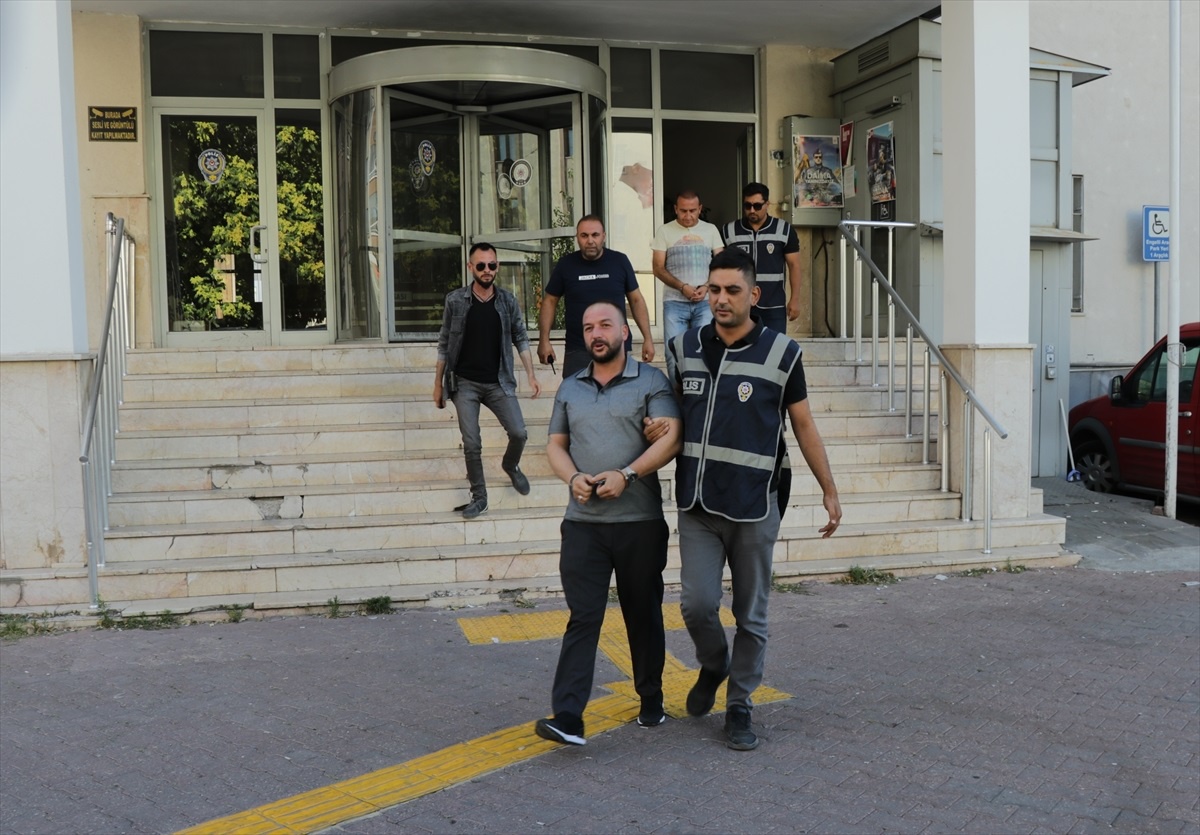 Kayseri\'de 30 yıl hapis cezası bulunan iki firari yakalandı