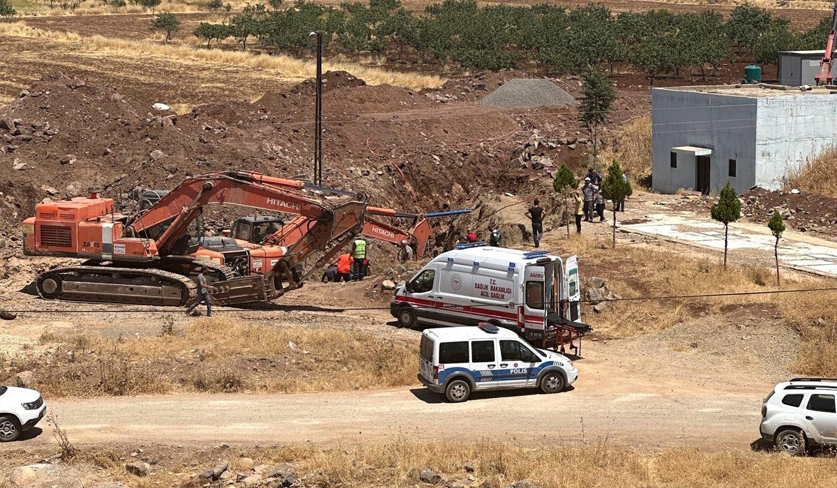 Şanlıurfa\'da su boru hattı kazısında göçük: İşçi yaralı olarak kurtarıldı
