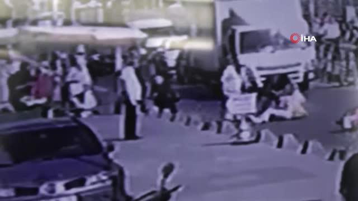 Kırmızı Işıkta Yolun Karşısına Geçen Yayaya Motosiklet Çarptı