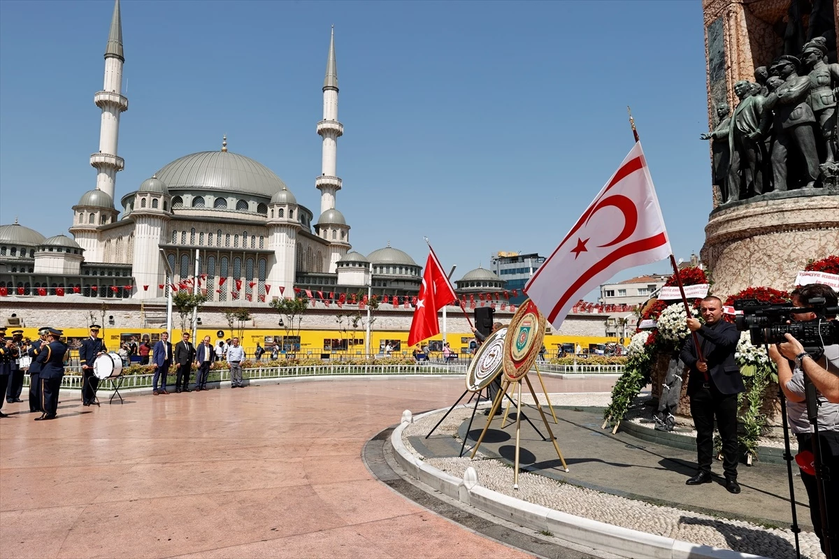 KKTC\'nin 20 Temmuz Barış ve Özgürlük Bayramı Taksim\'de Kutlandı