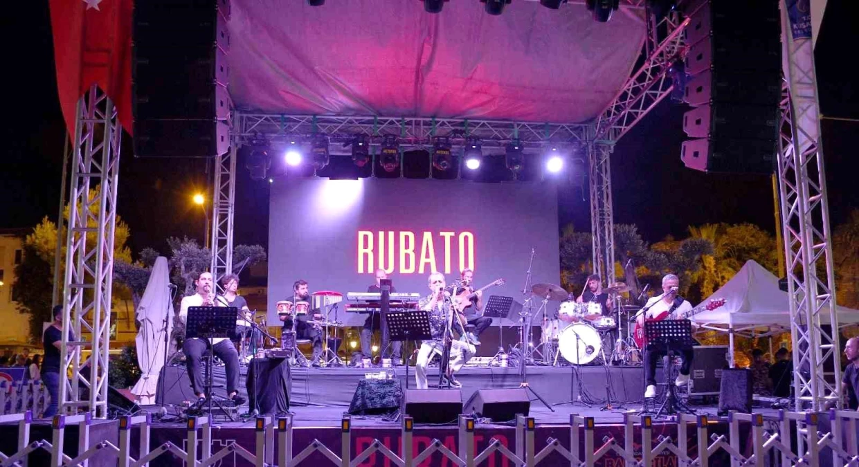 Kuşadası\'nda Rubato konseri unutulmaz bir geceye dönüştü