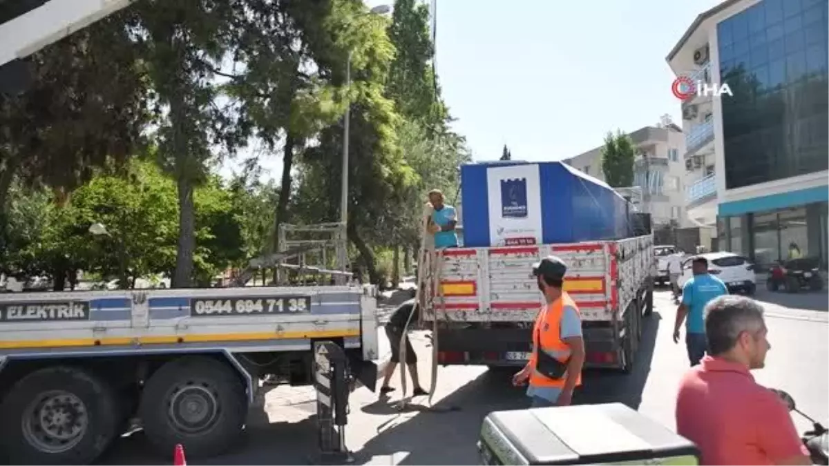 Kuşadası Belediyesi 14 noktaya mobil atık getirme merkezi kurdu