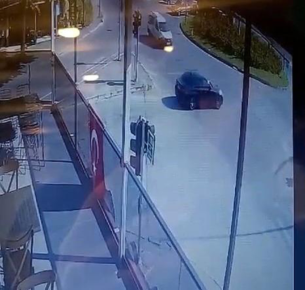 Kartepe\'de Milyonluk Otomobil ile Hafif Ticari Araç Çarpıştı: 3 Yaralı