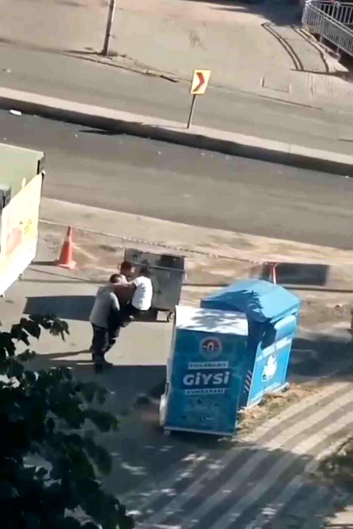 Maltepe\'de İBB personeli ile kadın şahıs arasında kavga çıktı