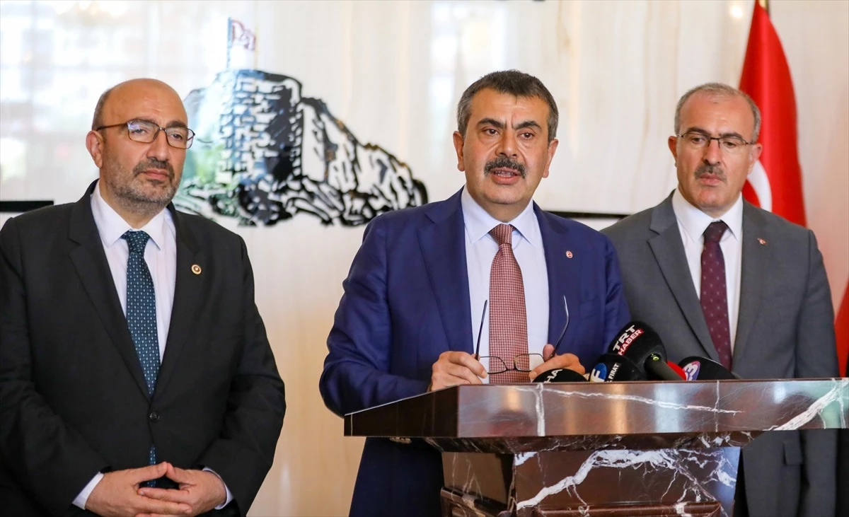 Milli Eğitim Bakanı Yusuf Tekin: Deprem bölgesindeki derslik eksikliklerini giderme planlaması yapıldı