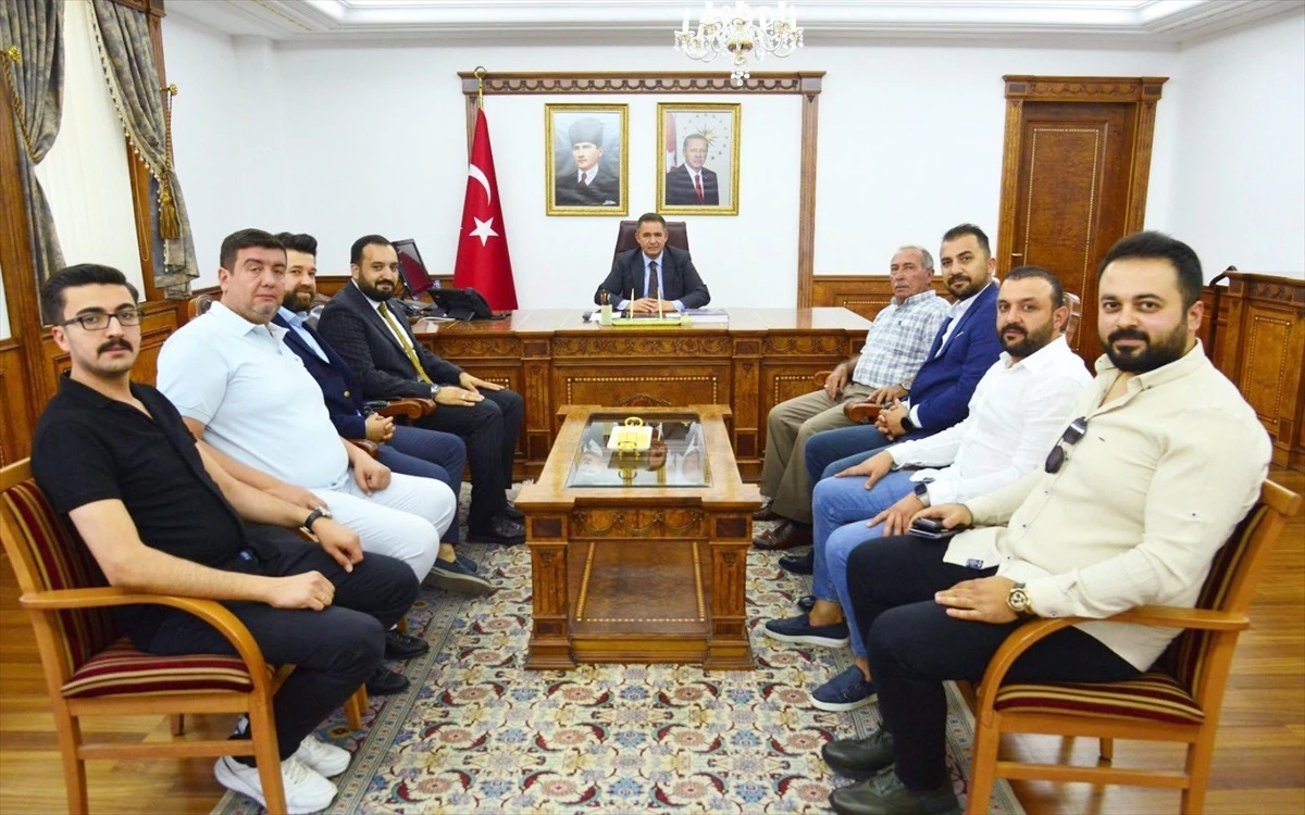 MÜSİAD Kırşehir Şube Başkanı ve heyeti Vali Buhara ile görüştü