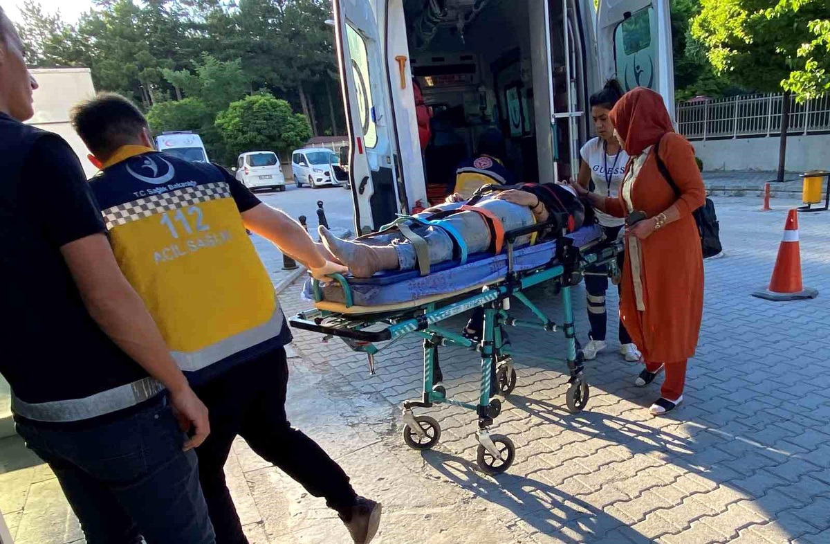 Konya\'da otomobil ile elektrikli bisiklet çarpıştı: 1 yaralı