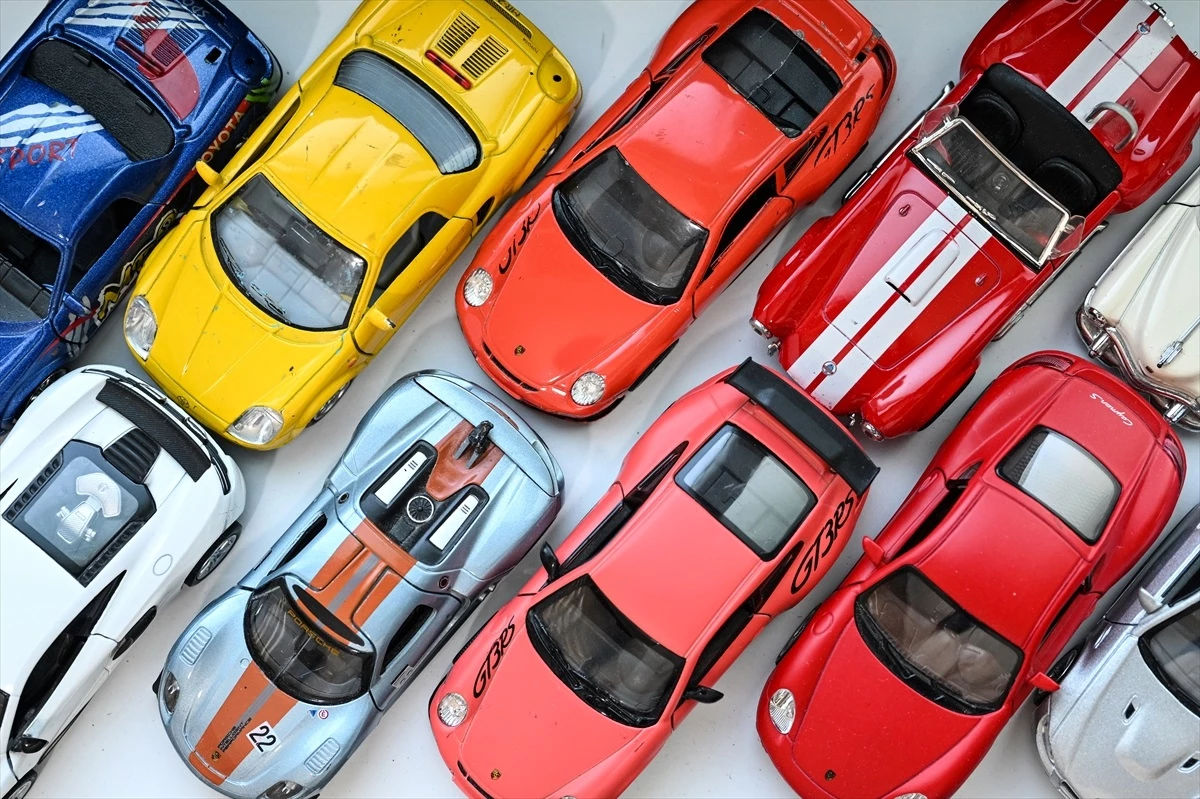 Ankara\'da 35 yaşındaki Emre Balcı\'nın 4 bin oyuncak arabalık koleksiyonu