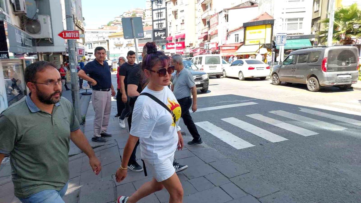 Zonguldak\'ta Sahte Altın Operasyonu: 3 Gözaltı, 1 Kişi Aranıyor