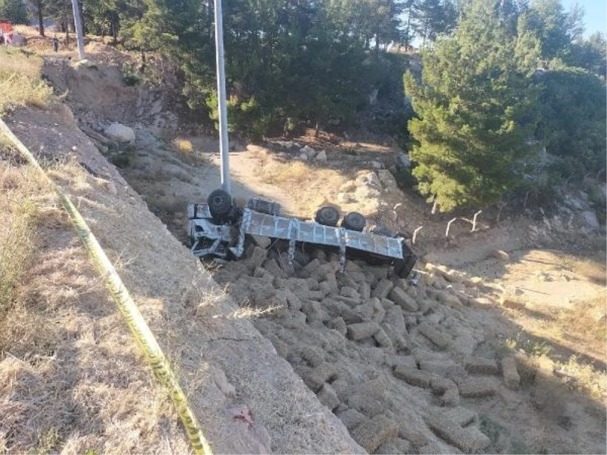 Ermenek\'te Kamyon Şoförü İstinat Duvarından Düşerek Hayatını Kaybetti