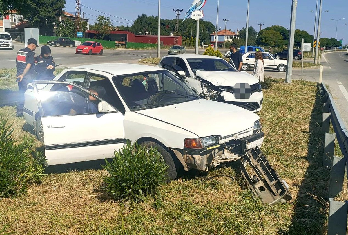 Samsun\'da Trafik Kazası: 4 Kişi Yaralandı