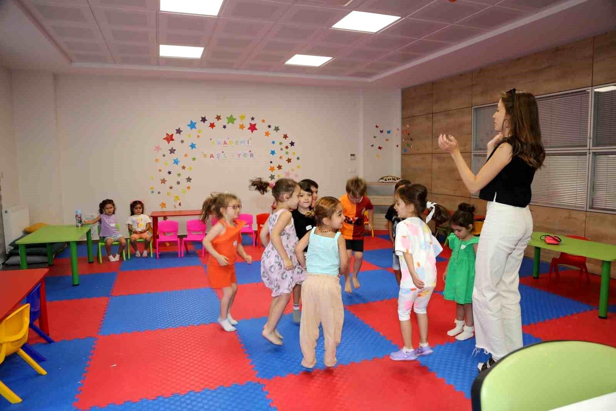 Serdivan Belediyesi Çocuk Akademisi Yaz Okulu Atölyeleri Devam Ediyor