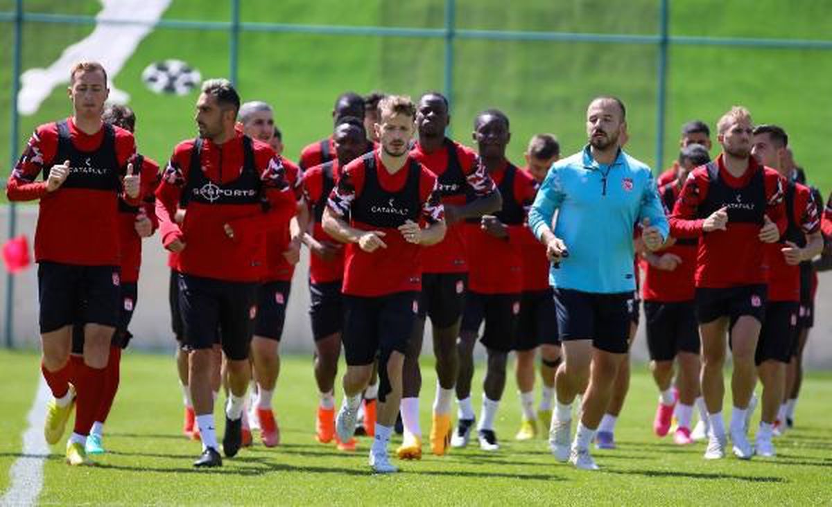 Demir Grup Sivasspor, Erzurum'da kamp çalışmalarını sürdürdü