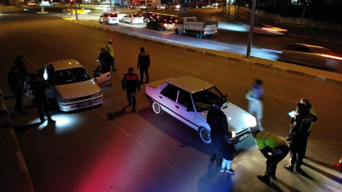 Çorum\'da Yılbaşından Bugüne Kadar Yapılan Şok Uygulamalarda 224 Ateşli Silah Ele Geçirildi