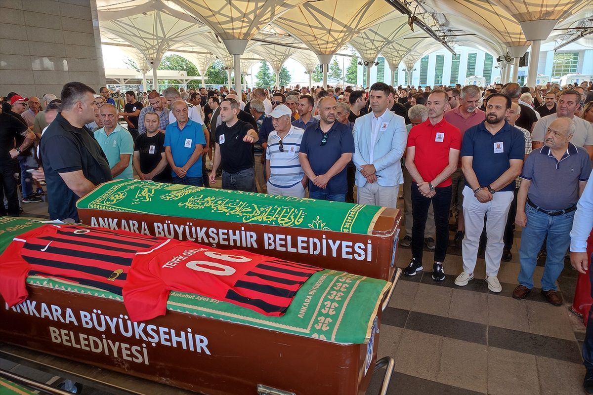 Gençlerbirliği\'nin efsane ismi Tevfik Gülcan son yolculuğuna uğurlandı