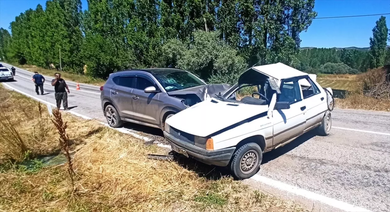 Tokat\'ta Otomobil Çarpışması: 1 Ölü, 4 Yaralı