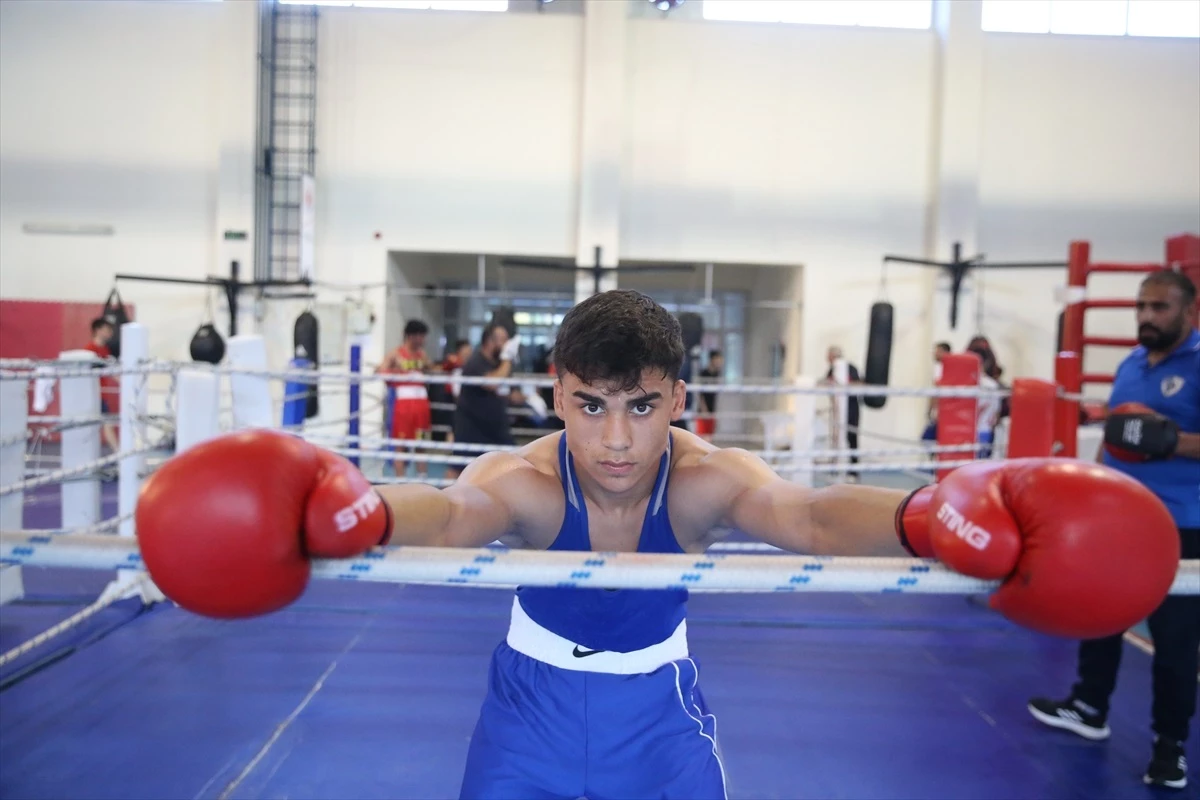Yıldız Erkek Boks Milli Takımı Avrupa Şampiyonası\'nda madalyalar kazanmayı hedefliyor
